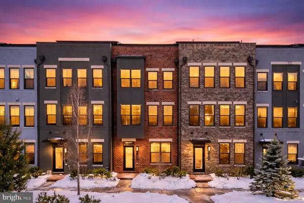 13039 Hattontown Sq, HERNDON, VA 20171