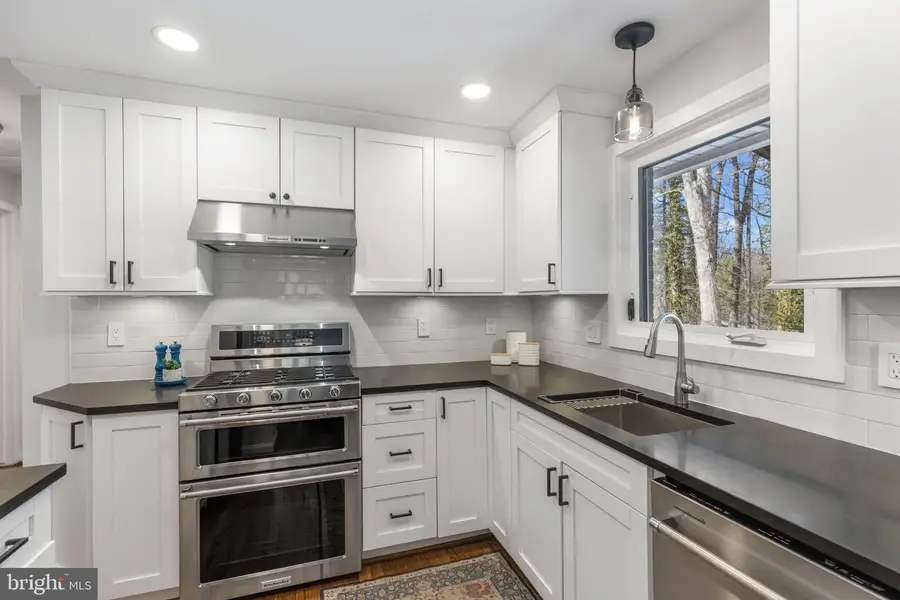 6522 Oakwood Dr, Falls Church, VA 22041 - #3