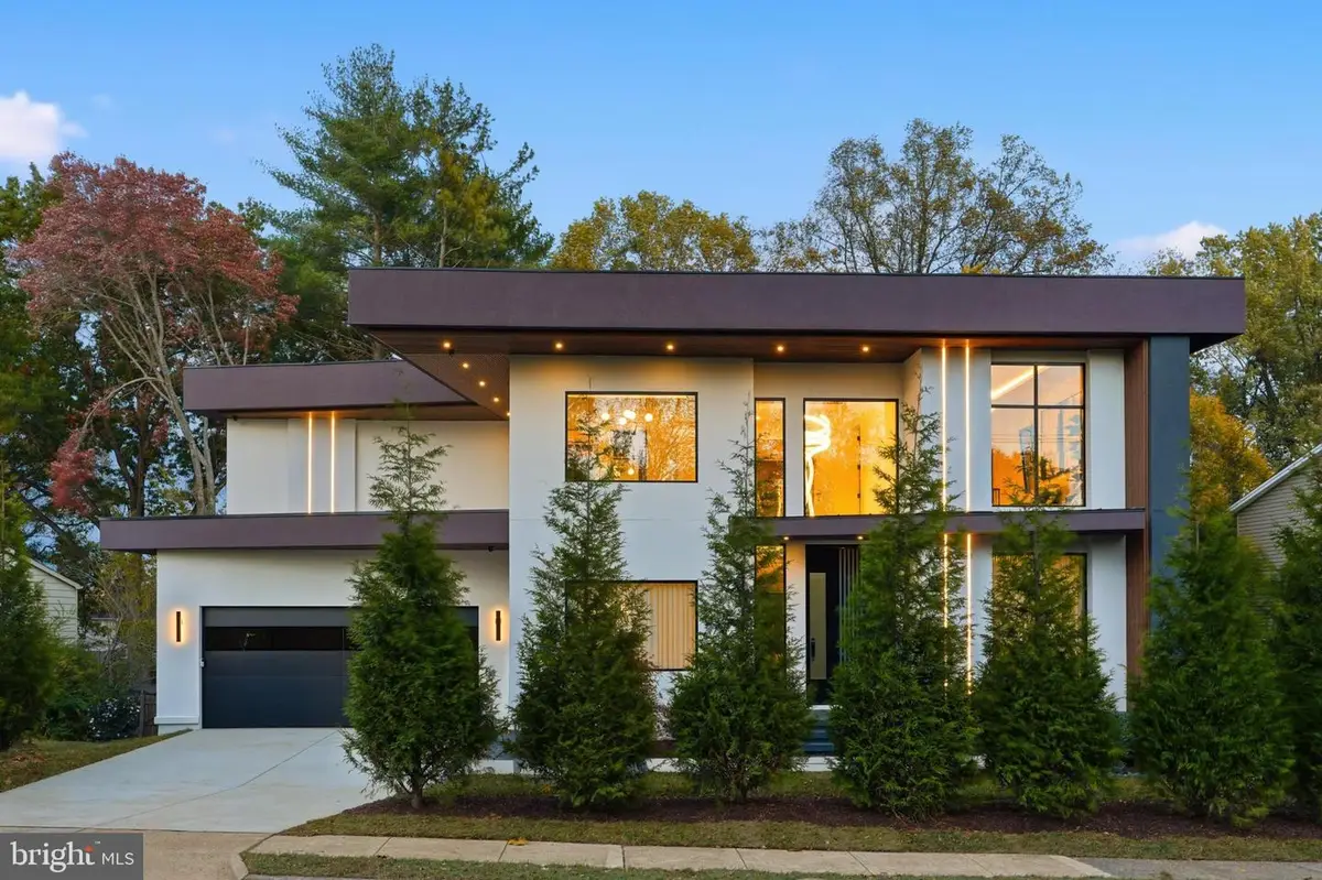 9408 Old Courthouse Rd, Vienna, VA 22182 - #1