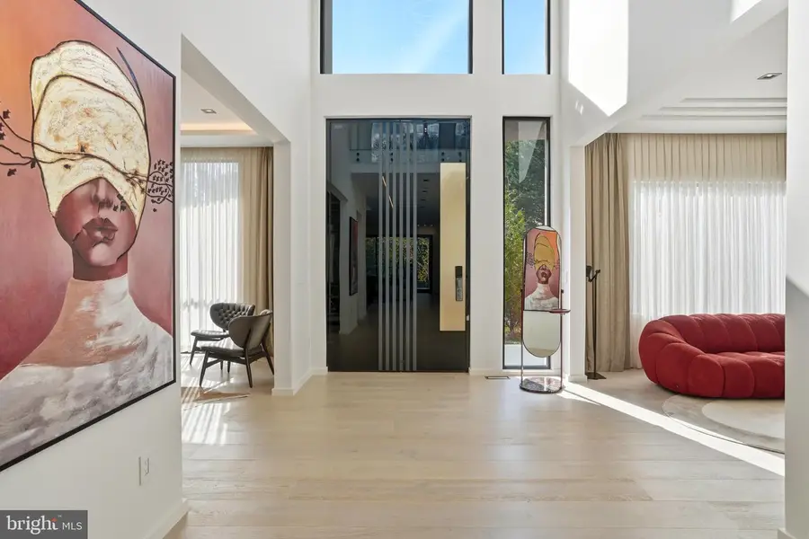 9408 Old Courthouse Rd, Vienna, VA 22182 - #3