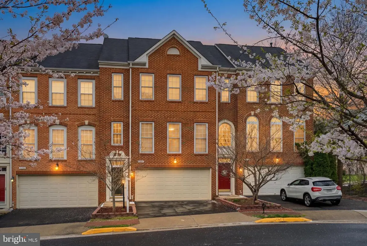 8002 Samuel Wallis St, Lorton, VA 22079 - #1