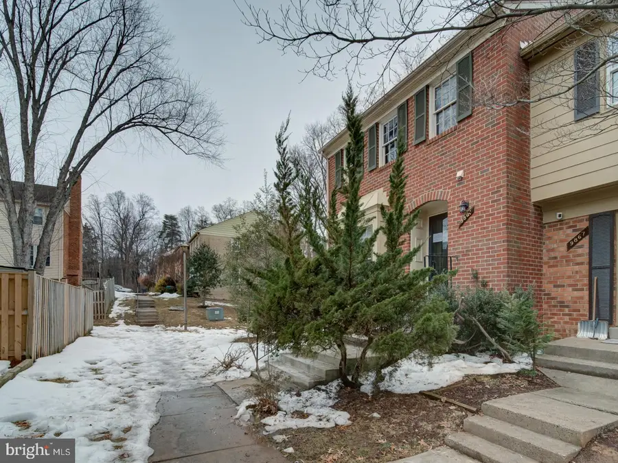 9865 High Water Ct, Burke, VA 22015 - #2