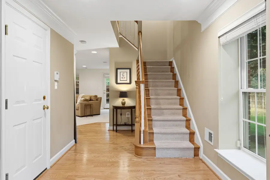 4176 Lower Park Dr, Fairfax, VA 22030 - #2