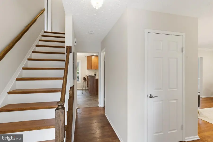 1322 Quail Ridge Dr, Reston, VA 20194 - #3