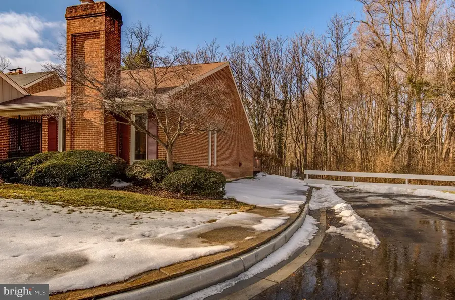 2800 Oakton Manor Ct, Oakton, VA 22124 - #3