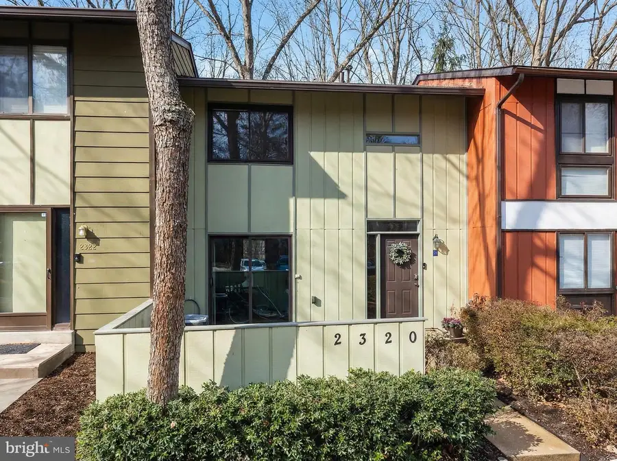 2320 Emerald Heights Ct, Reston, VA 20191 - #2