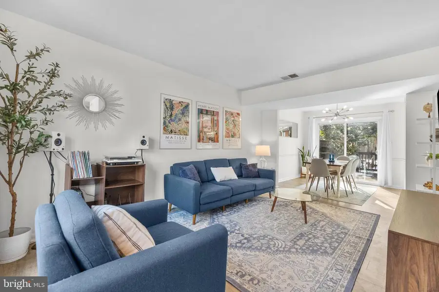 2320 Emerald Heights Ct, Reston, VA 20191 - #3