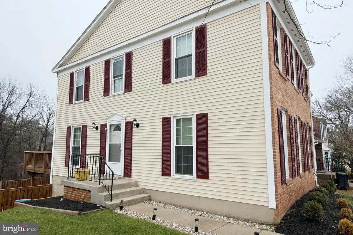 3711 Foxfield Ln, Fairfax, VA 22033 - #1