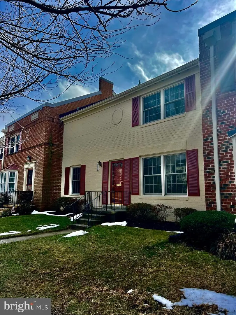 8333 Garfield Ct, Springfield, VA 22152 - #2