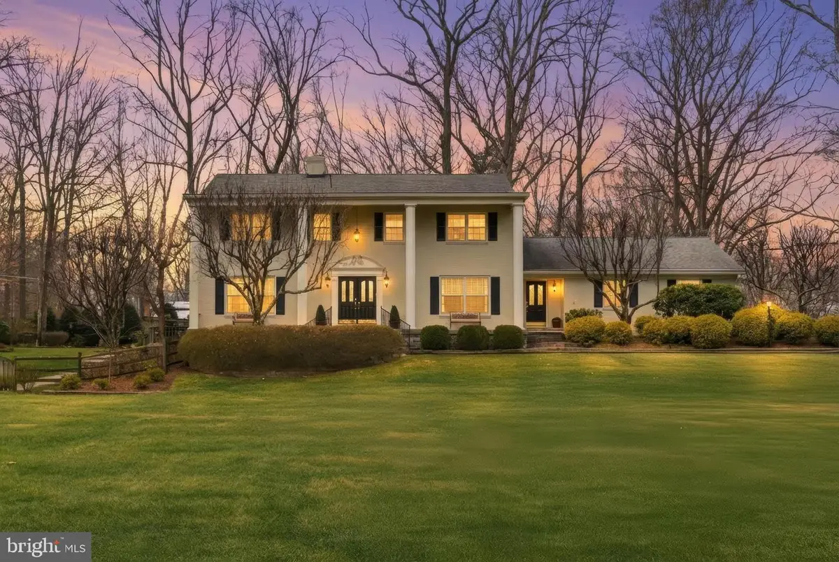 304 Chesapeake Dr, Great Falls, VA 22066 - #1