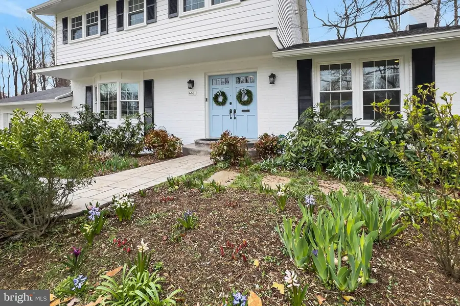 6621 Kerns Rd, Falls Church, VA 22042 - #3