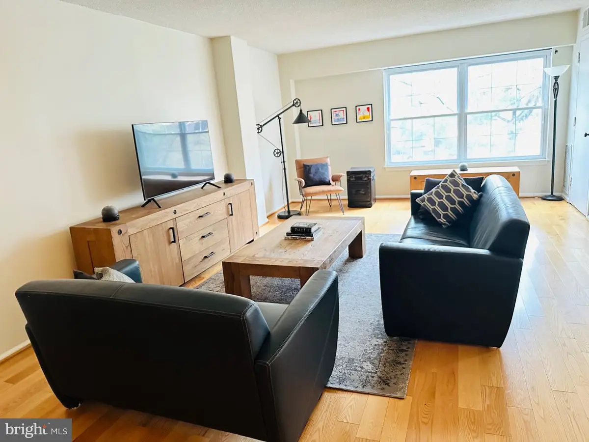 7640 Provincial Dr #204, McLean, VA 22102 - #1