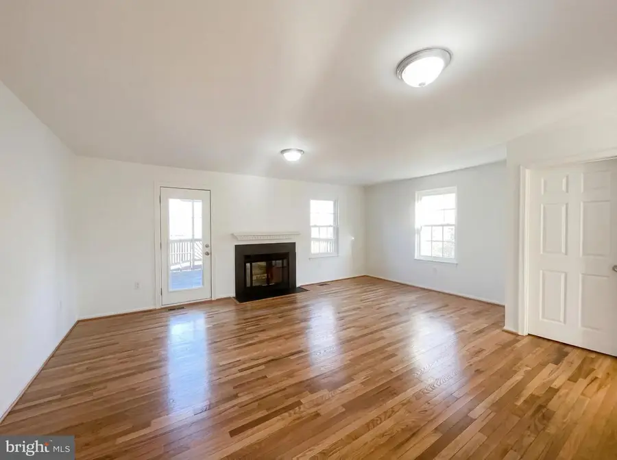 6352 Shaundale Dr, Springfield, VA 22152 - #3