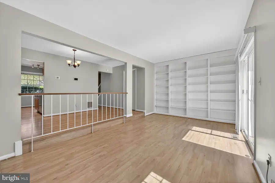 4867 Nash Dr, Fairfax, VA 22032 - #2