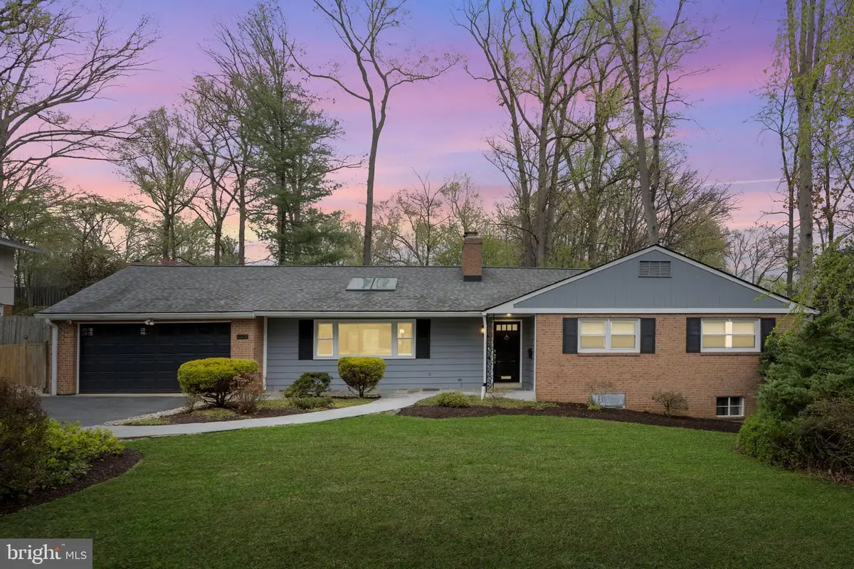 6402 Crosswoods Dr, Falls Church, VA 22044 - #1
