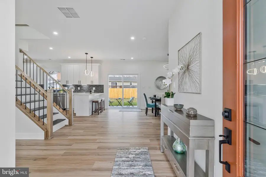 656 Stuart Ct, Herndon, VA 20170 - #3