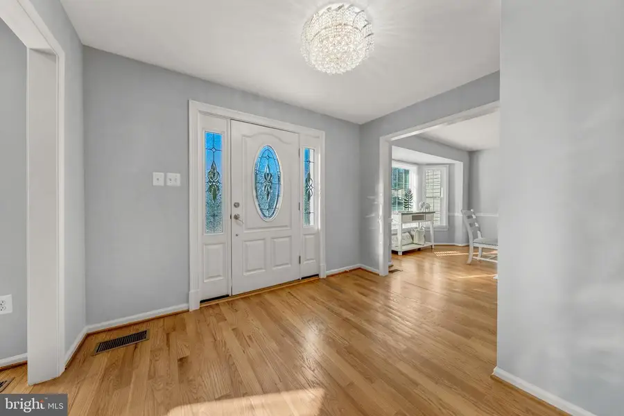 2067 Woodford Rd, Vienna, VA 22182 - #3