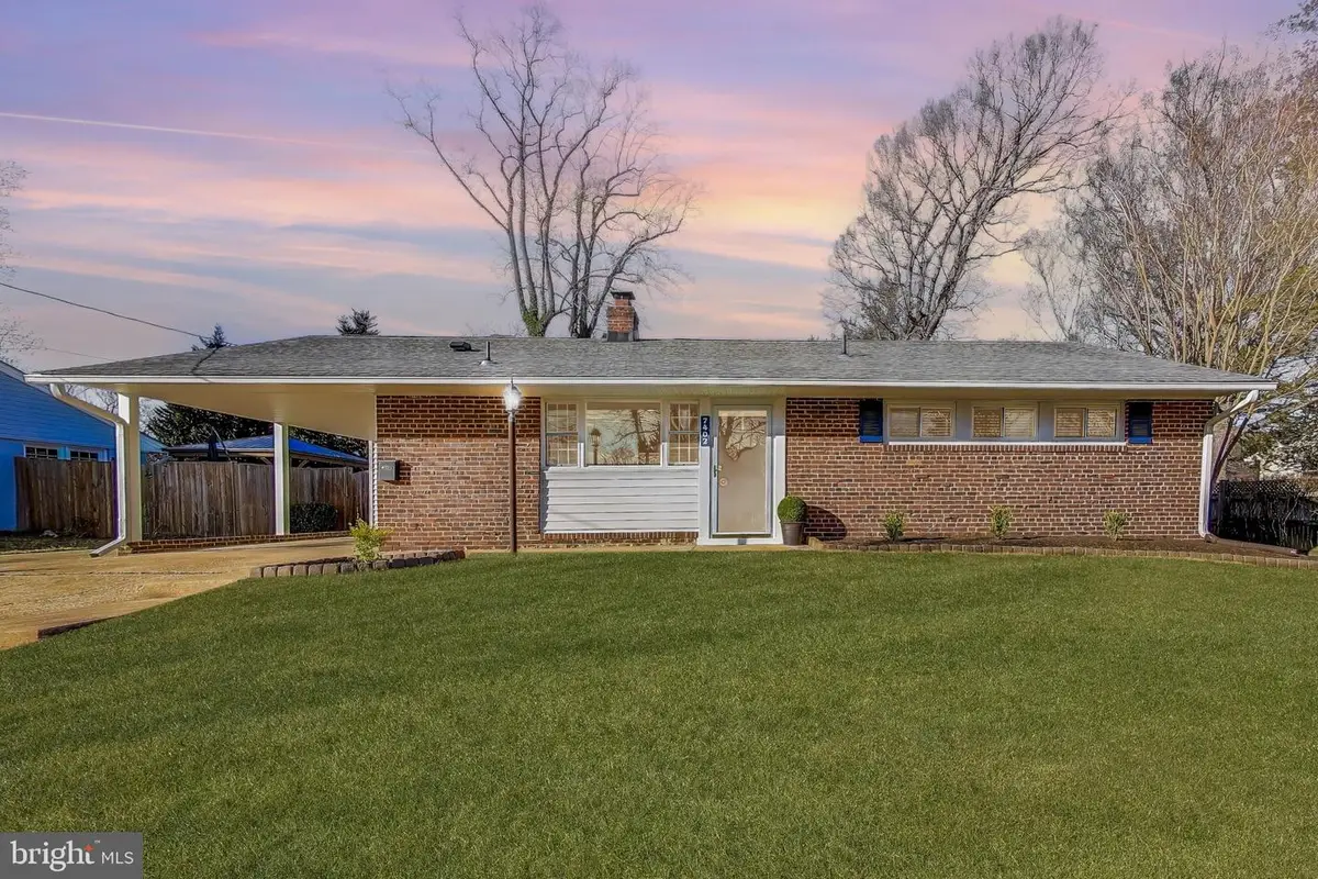 7402 Inzer St, Springfield, VA 22151 - #1