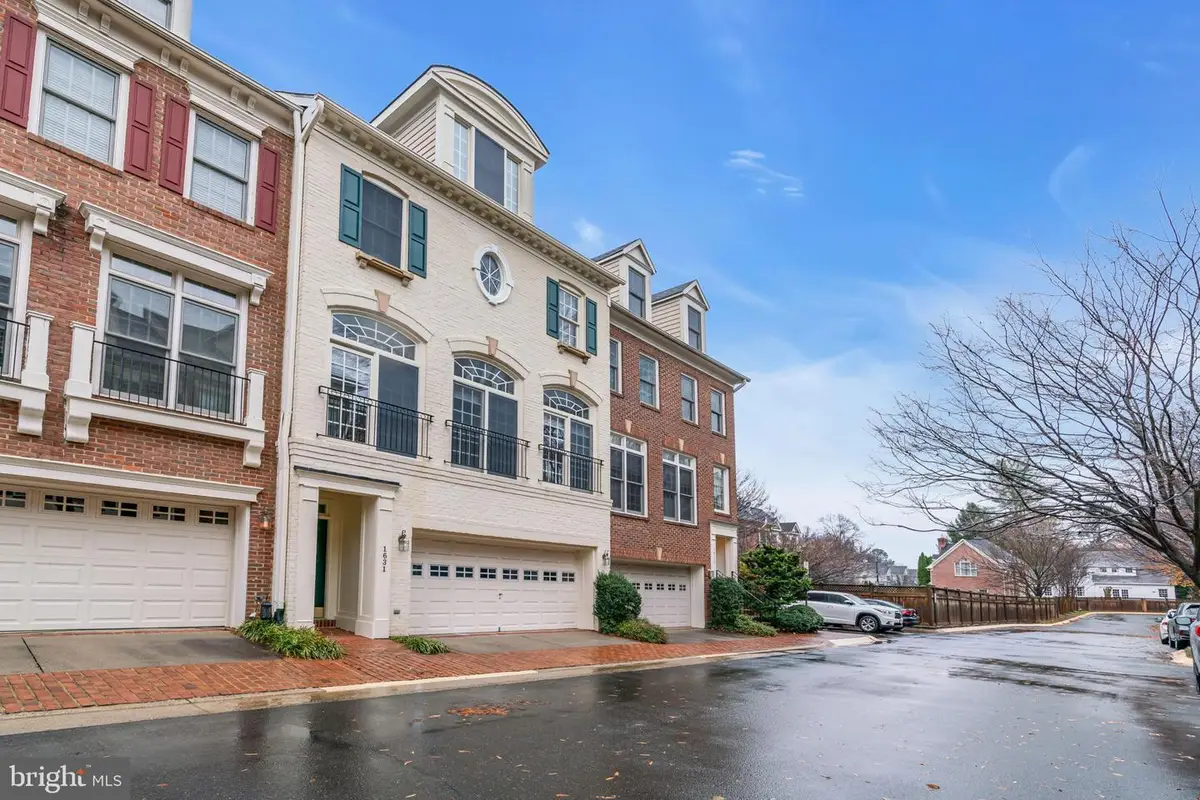 1631 Colonial Hills Dr, McLean, VA 22102 - #1