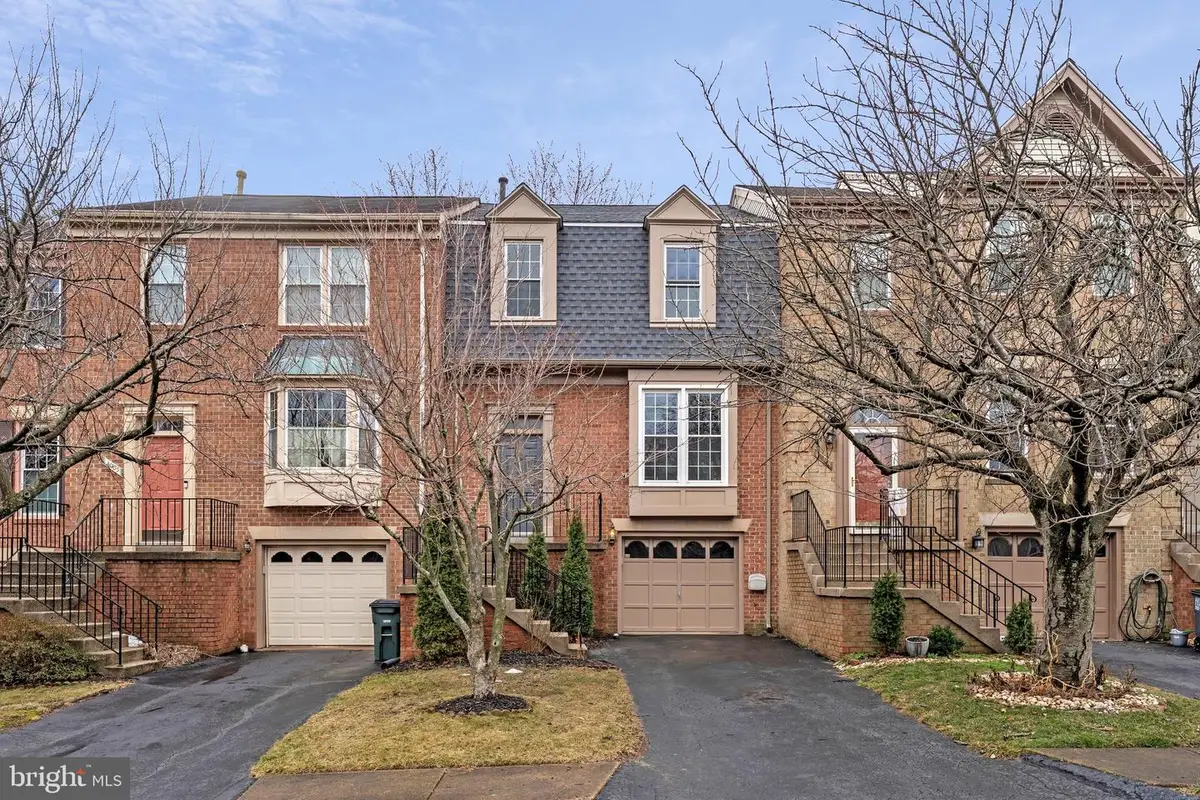 4007 Murdstone Ct, Fairfax, VA 22033 - #1