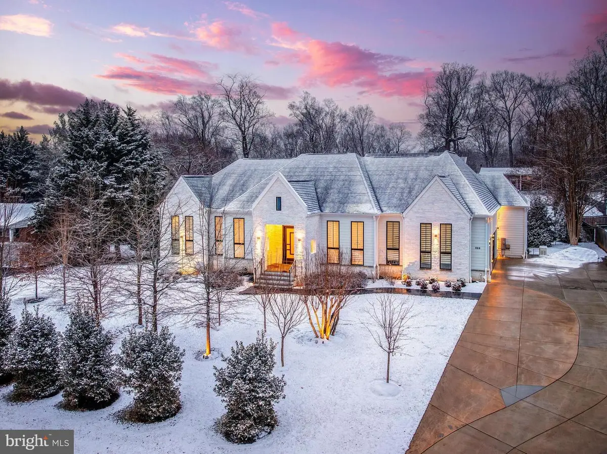 908 Walker Rd, Great Falls, VA 22066 - #1