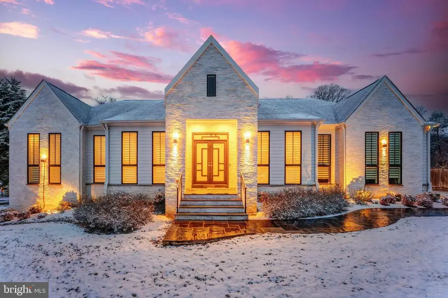 908 Walker Rd, Great Falls, VA 22066 - #2