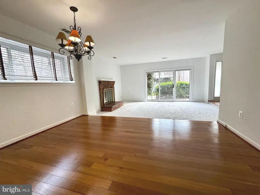 3758 Persimmon Cir, Fairfax, VA 22031 - #2