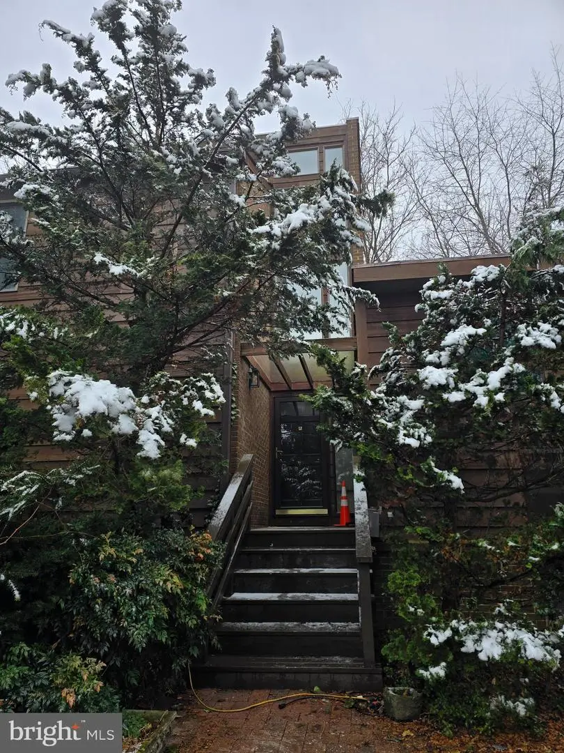 1528 Pathfinder Ln, McLean, VA 22101 - #3