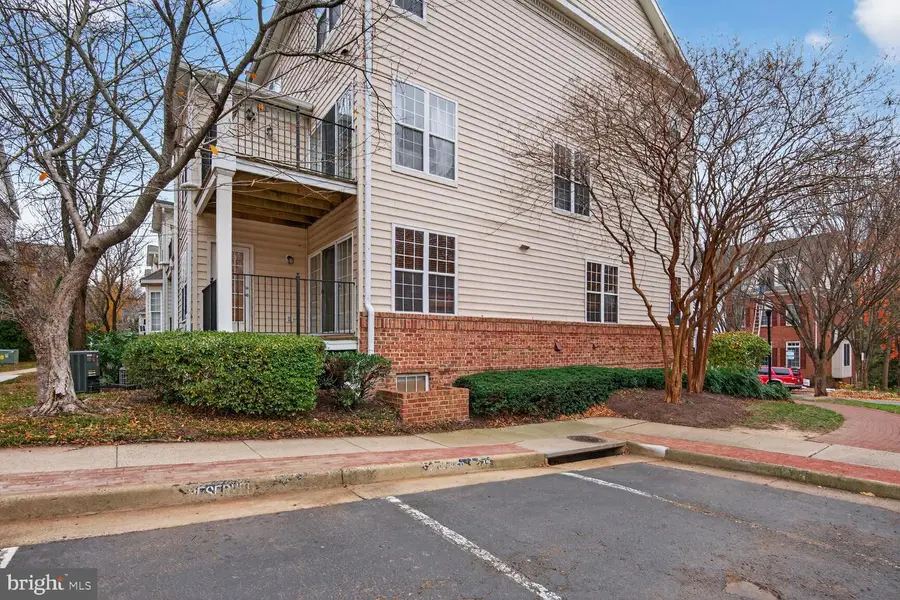 8866 Ashgrove House Ln #201, Vienna, VA 22182 - #3