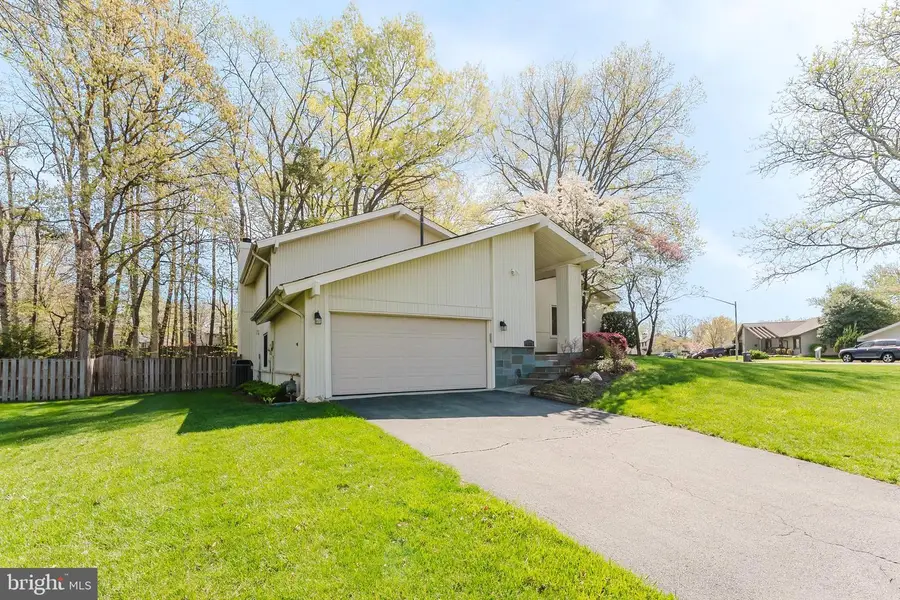 5915 Lovejoy Ct, Springfield, VA 22152 - #2