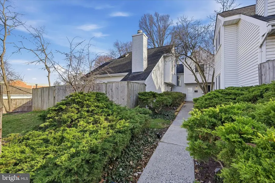 805 Locust St #6, Herndon, VA 20170 - #2