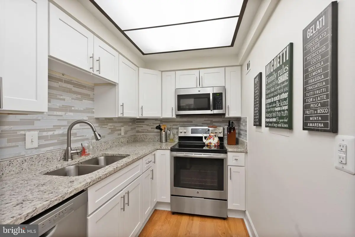 7651 Tremayne Pl #211, McLean, VA 22102 - #1