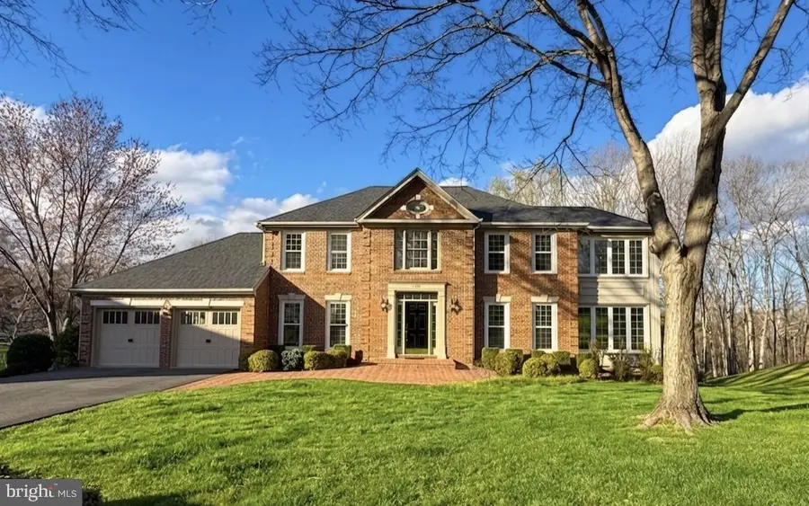 6181 Snowhill Ct, Centreville, VA 20120 - #2