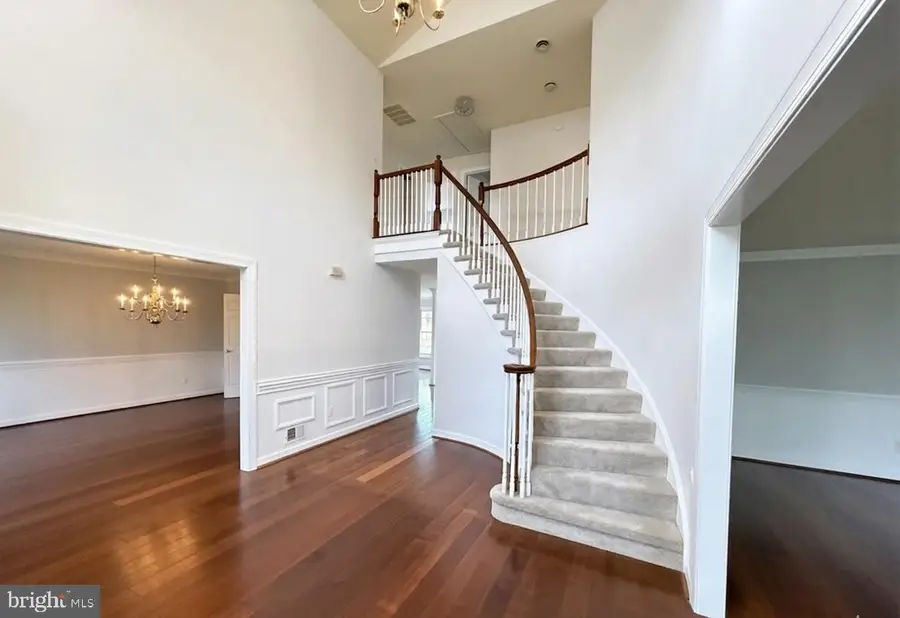 6181 Snowhill Ct, Centreville, VA 20120 - #3