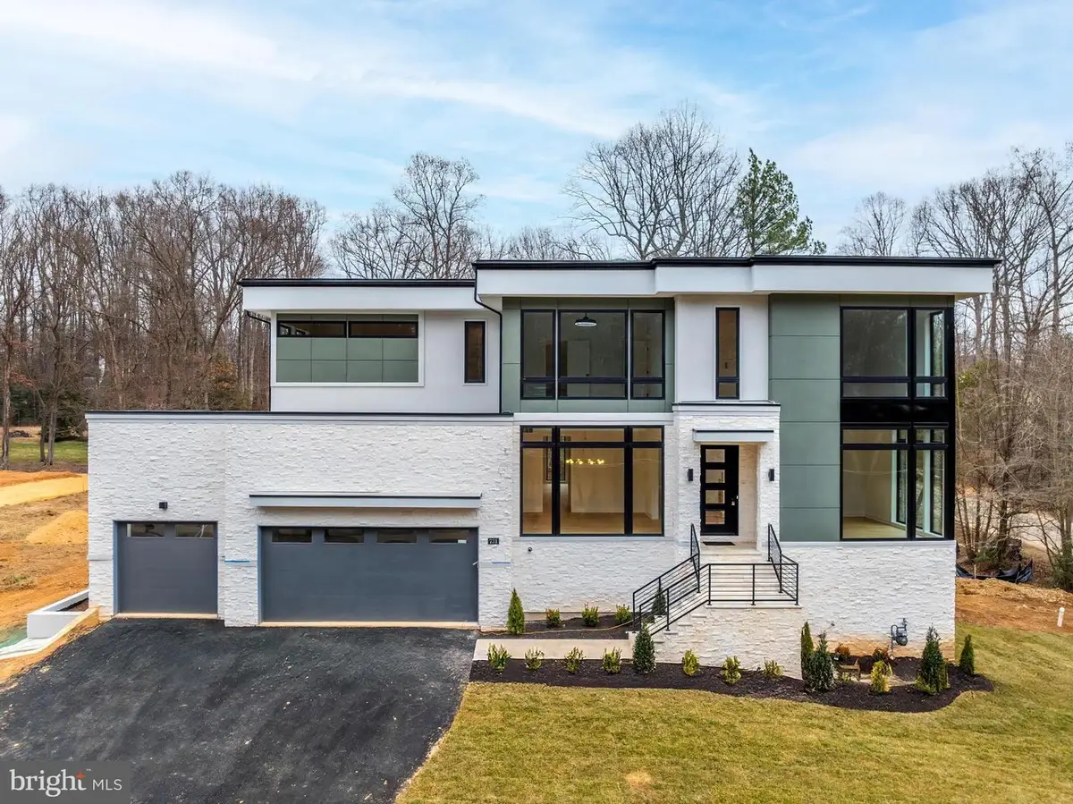 731 Ellsworth Ave, Great Falls, VA 22066 - #1