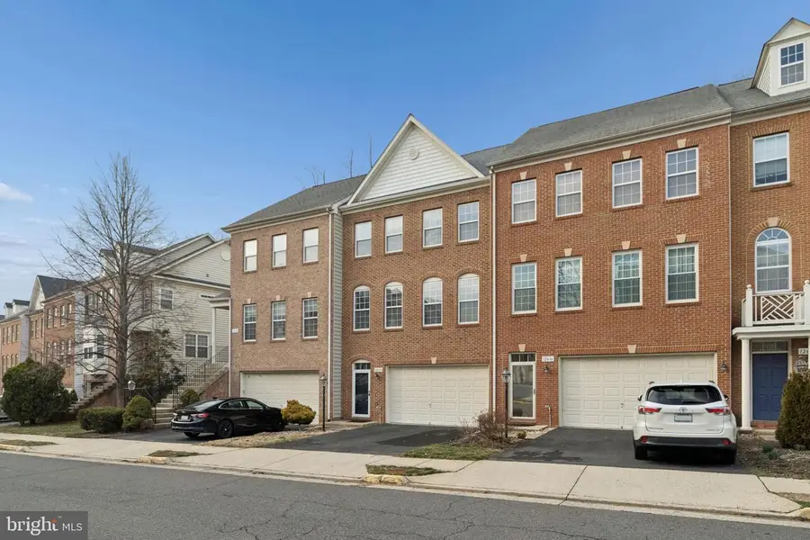 12638 Heron Ridge Dr, Fairfax, VA 22030 - #2