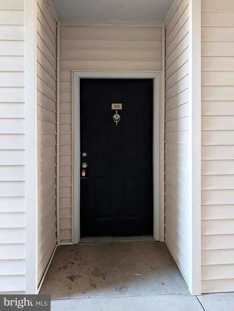 12140 Garden Grove Cir #301, Fairfax, VA 22030 - #2