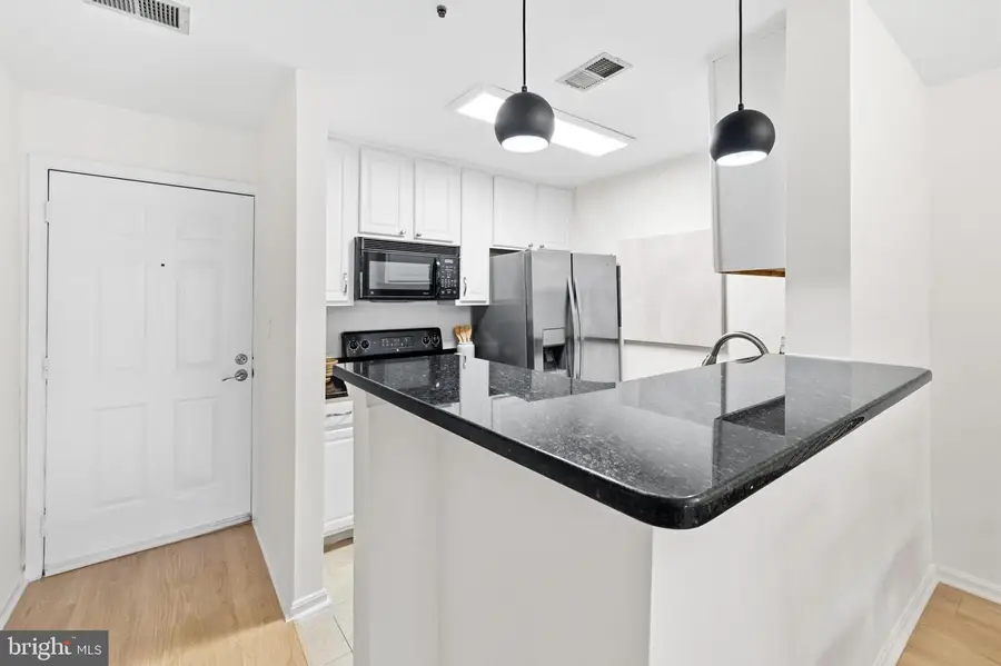 3175 Summit Square Dr #5-a12, Oakton, VA 22124 - #2