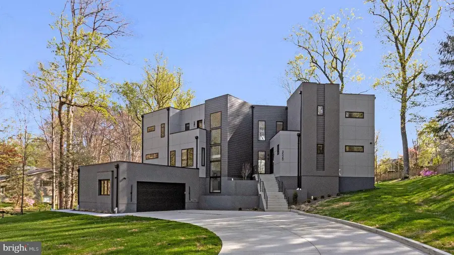 3525 Glenbrook Rd, Fairfax, VA 22031 - #2