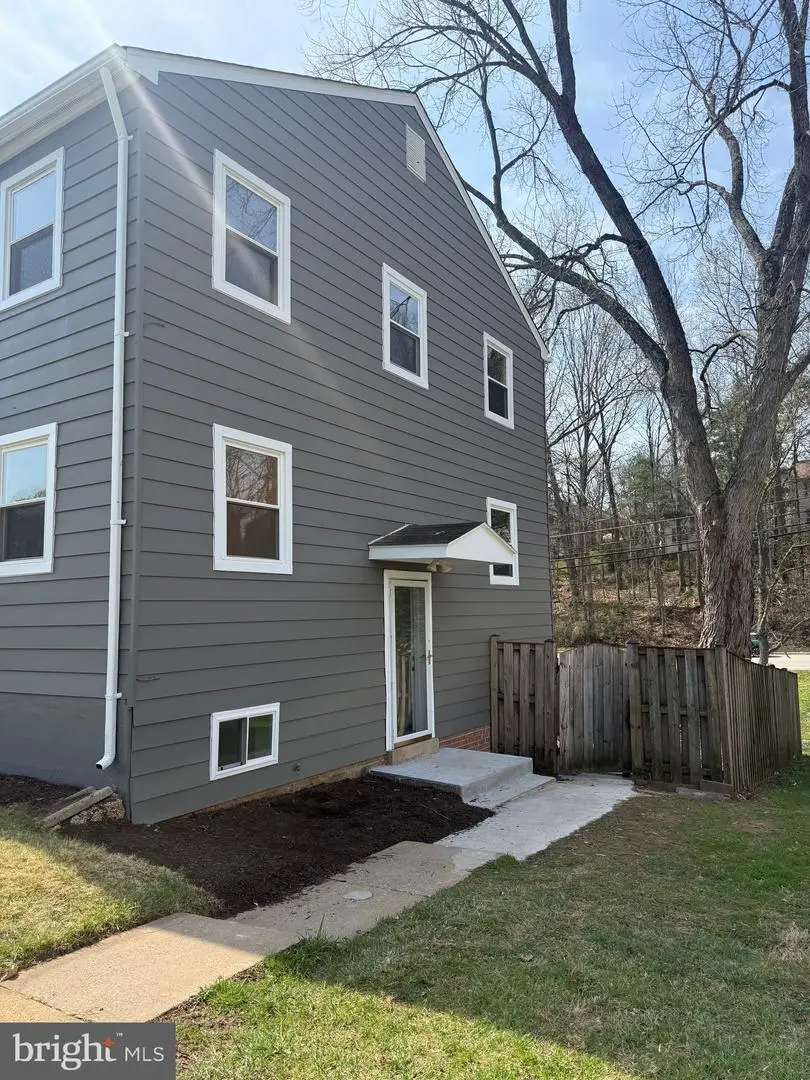 9662 Westport Ln, Burke, VA 22015 - #2