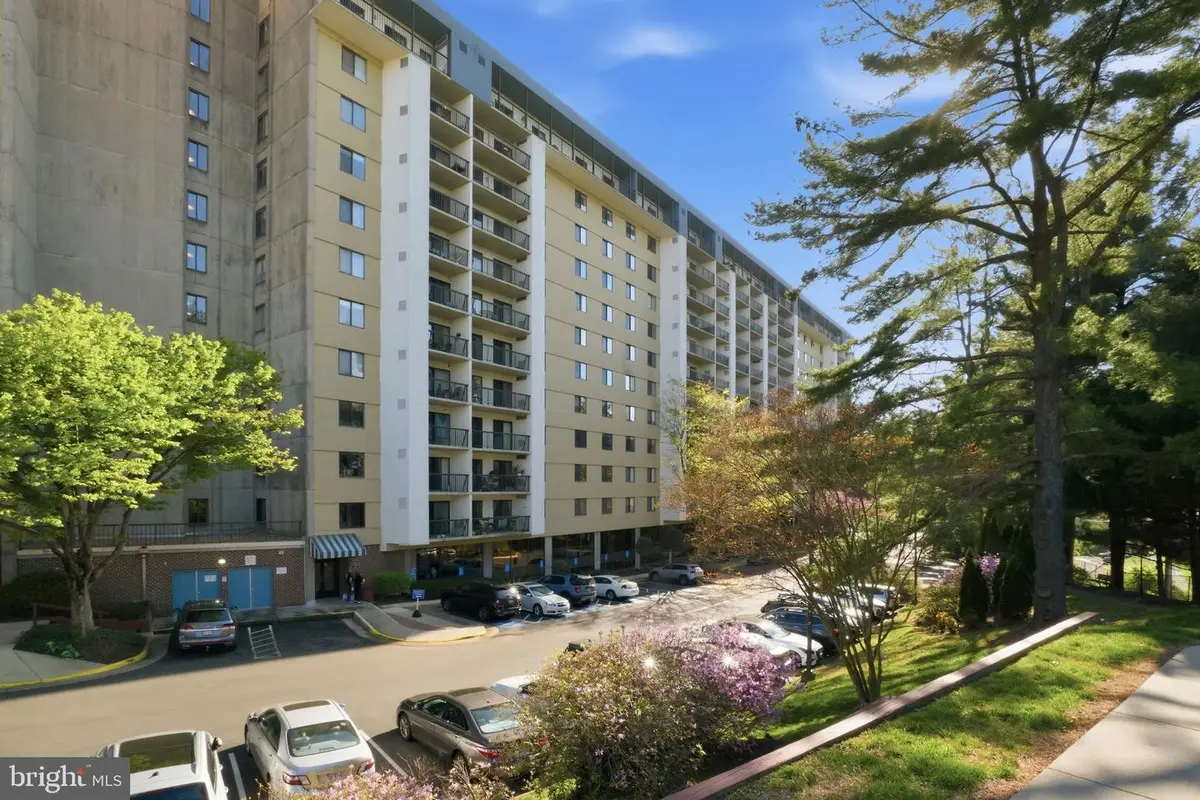 3800 Powell Ln #311, Falls Church, VA 22041 - #1