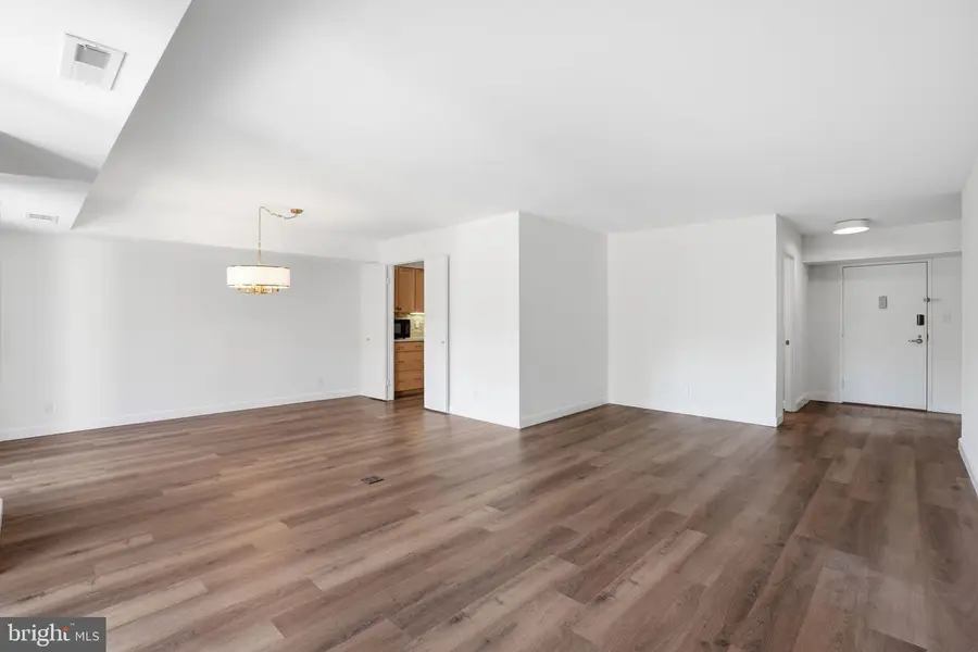 3800 Powell Ln #311, Falls Church, VA 22041 - #3