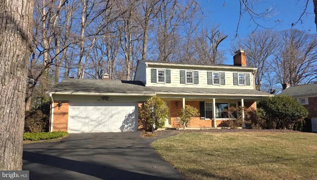 8624 Redwood Dr, Vienna, VA 22180 - #1