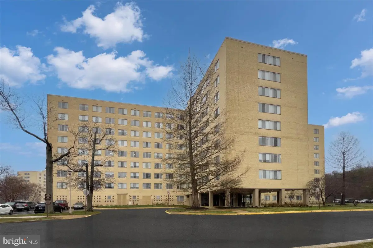 6641 Wakefield Dr #112, Alexandria, VA 22307 - #1