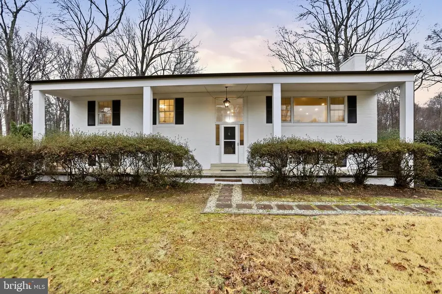 11328 Vale Rd, Oakton, VA 22124 - #2