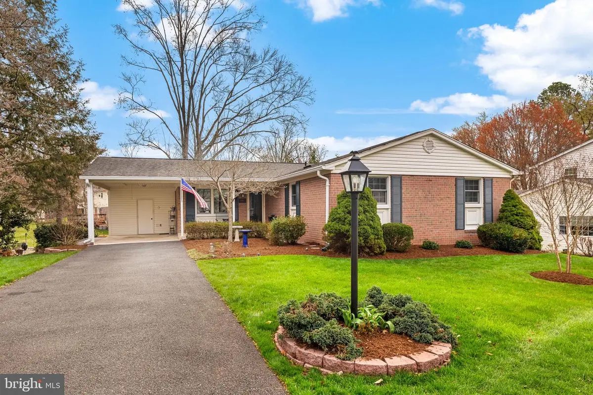 6964 Conservation Dr, Springfield, VA 22153 - #1