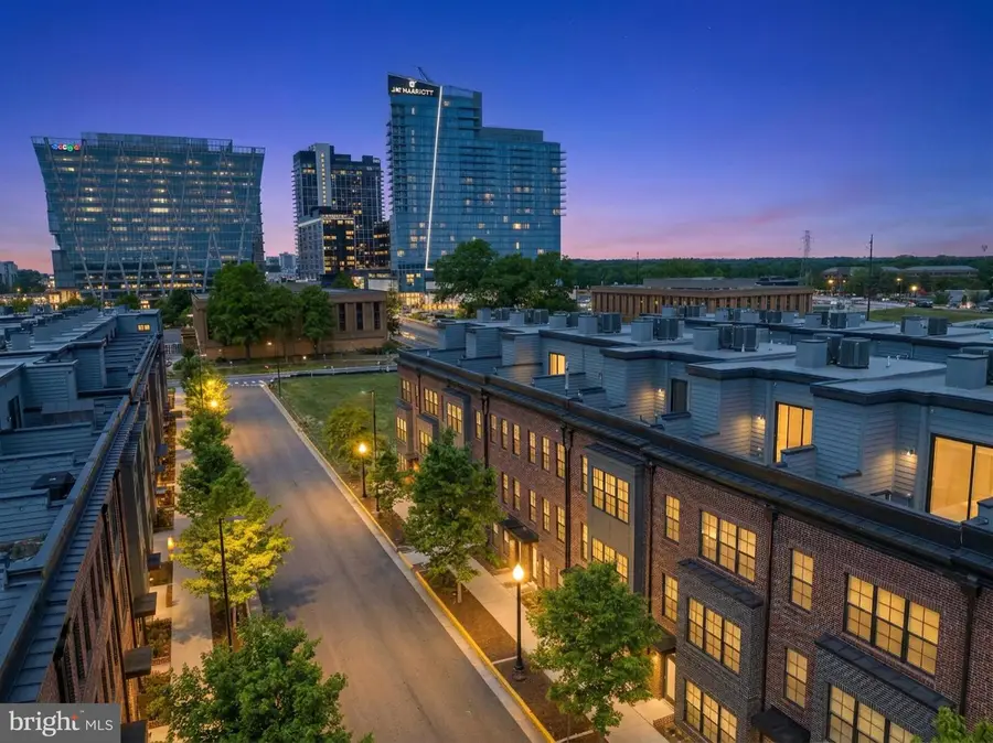 11226 Beaker St, Reston, VA 20190 - #2