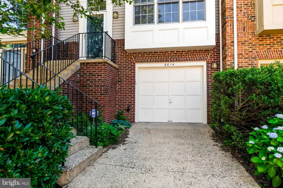 6614 Thurlton Dr, Alexandria, VA 22315 - #2
