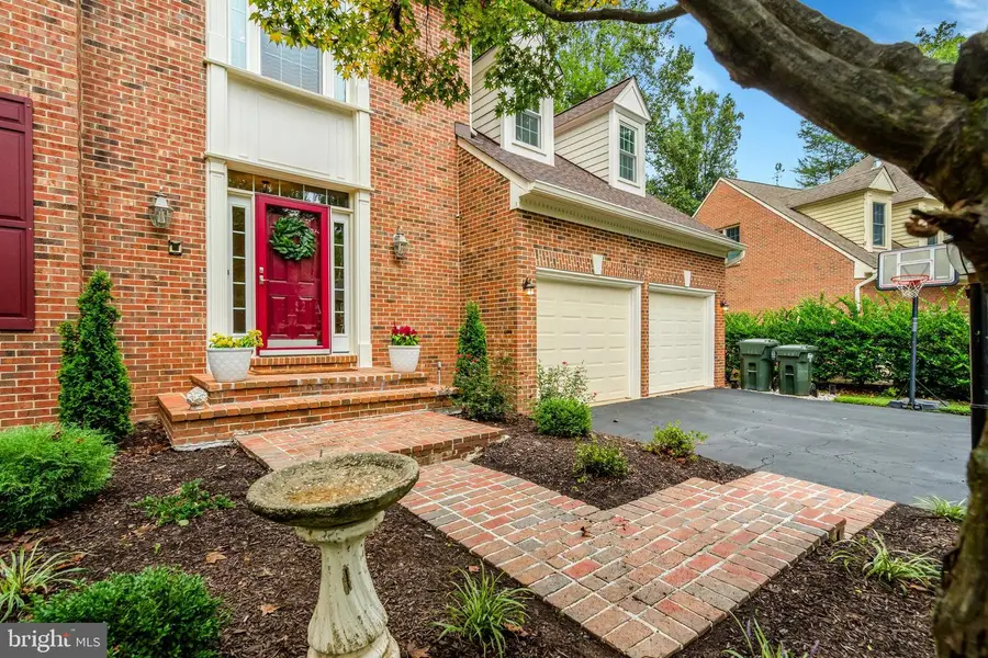 11181 Longwood Grove Dr, Reston, VA 20194 - #2