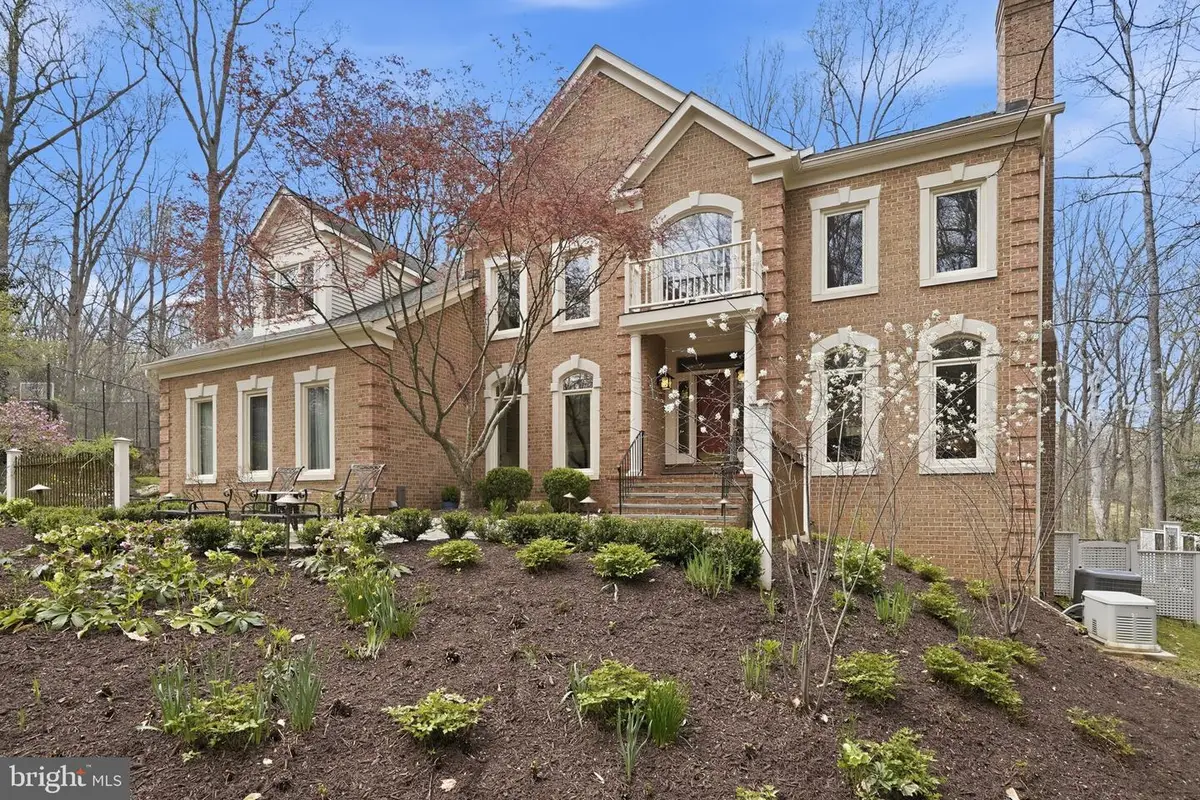 182 River Park Dr, Great Falls, VA 22066 - #1